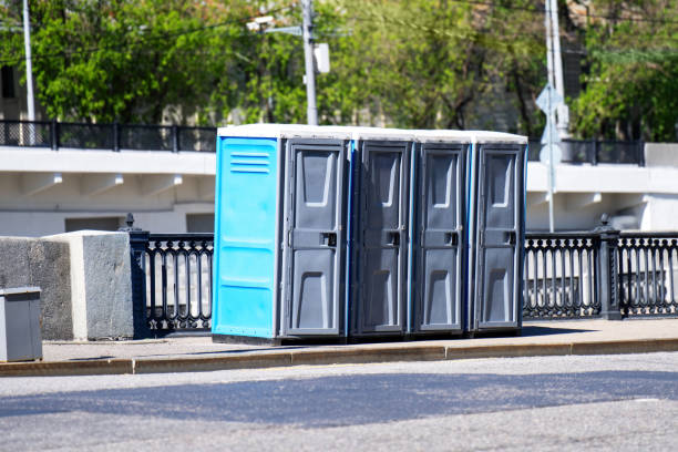 Porta potty delivery and setup in Colchester, IL